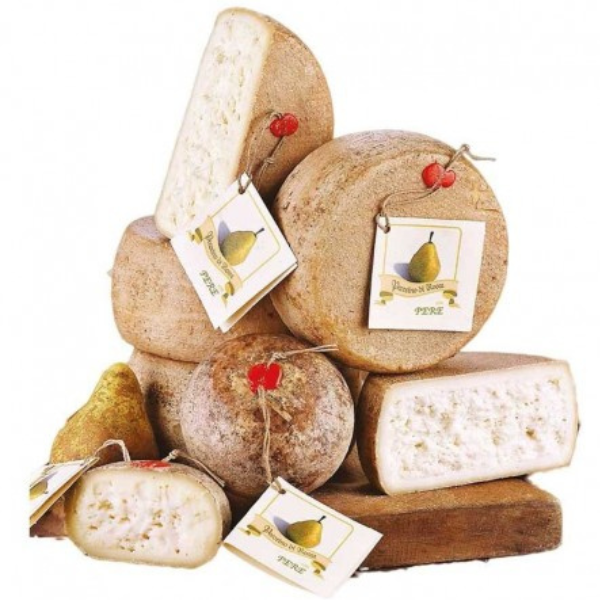 Aged Pecorino with Pear 200g (±10%) Castellanza - Cheese @Mercato Gourmet | Your Italian Gourmet Supermarket